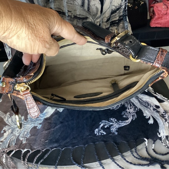 Brahmin Renee black Tuscan leather shoulder bag with croc embossed trim. - Picture 4 of 11